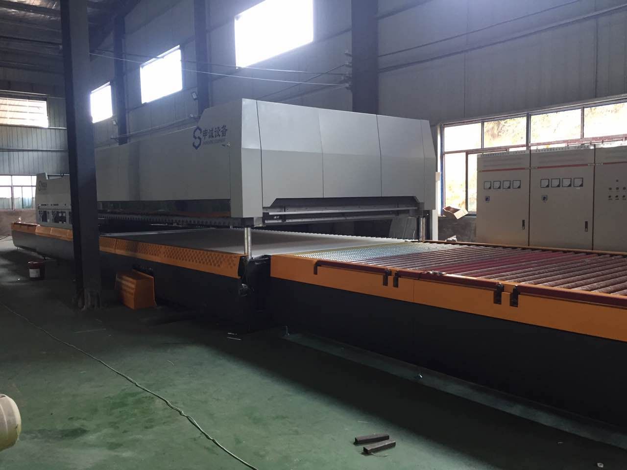 為什么鋼化爐預(yù)處理中磨邊不良會(huì)造成危險(xiǎn)？